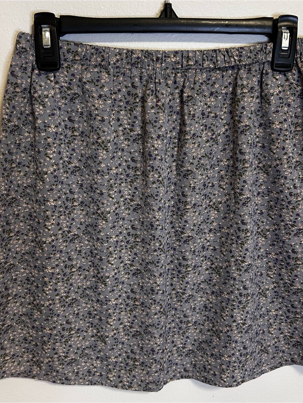 SHEIN Gray Floral A-Line Skirt with Black and Cream Accents